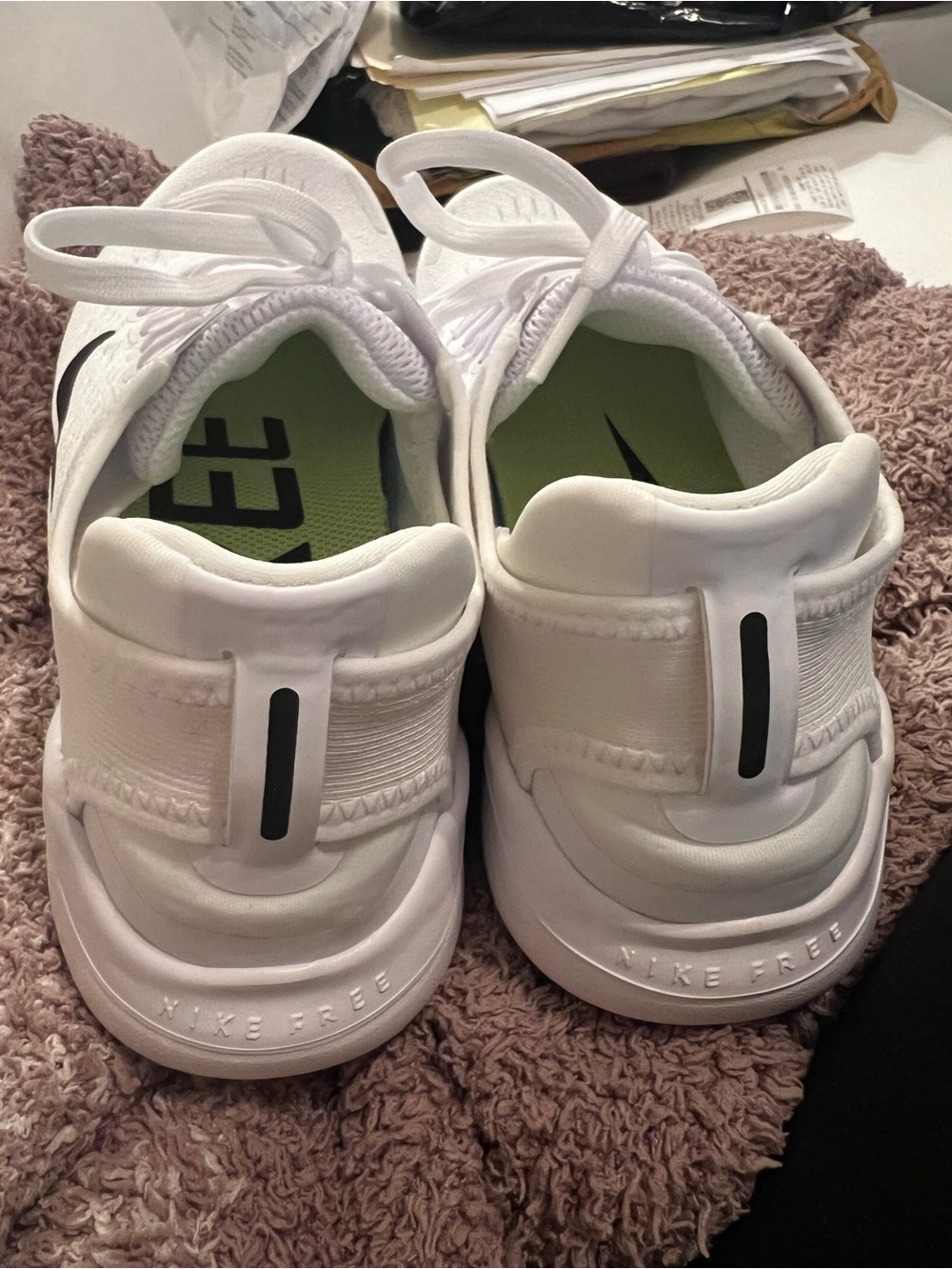 NEW IN BOX Women’s Nike Free RN Sneakers - Picture 6 of 6